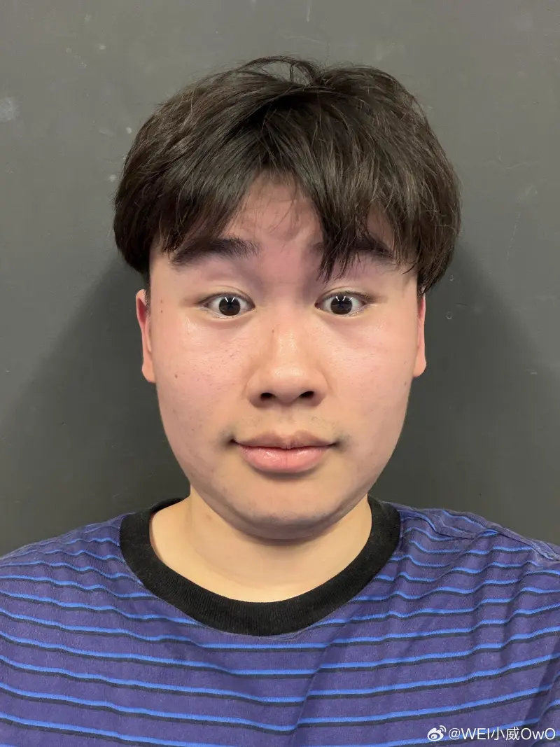 pg电玩官方下载链接-羽毛球、吃饭和猫咪，Wei分享日常和自拍照：🏸🍛🐈